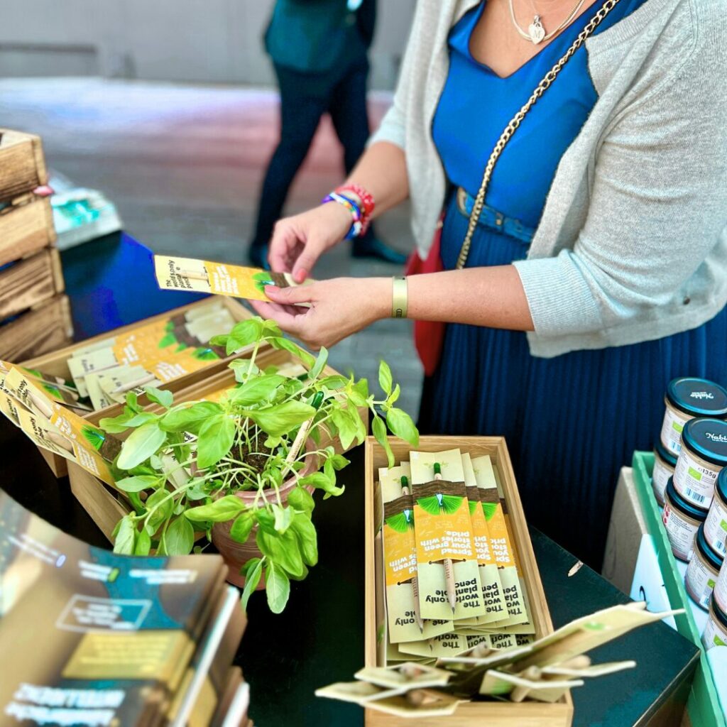 objets pub avec des graines a planter